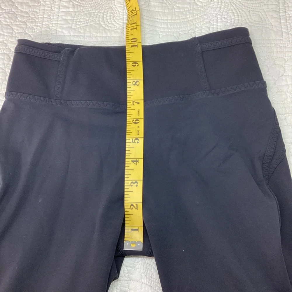 Lululemon Black Cropped Leggings Women’s Size‎ 4 Yoga Running Walking Athleisure